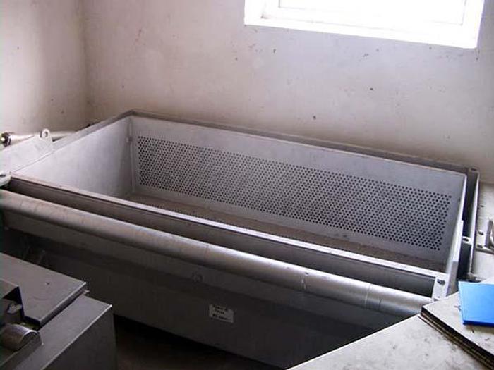 Używane Aluminiowa wanna z hydraulicznie unoszonym koszem do rozmrażania bloków rybnych, mięsnych, itp.