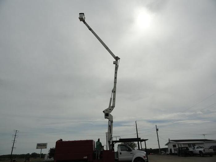 Used 2011 versalift V0270E