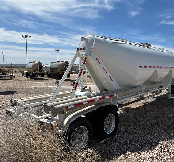 Used 1999 Fruehauf Pneumatic Trailer
