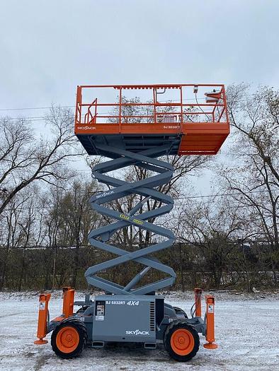 Used 2014 SKYJACK SJ6832RT