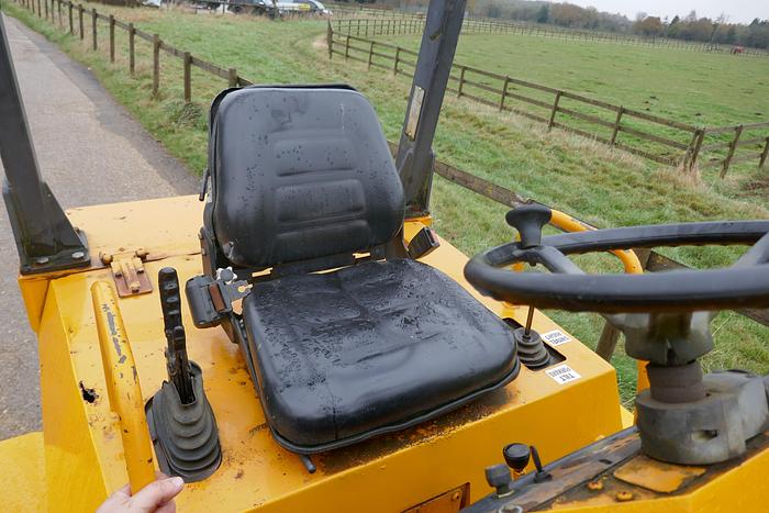 Used 2003 THWAITES 6 TON SWIVEL