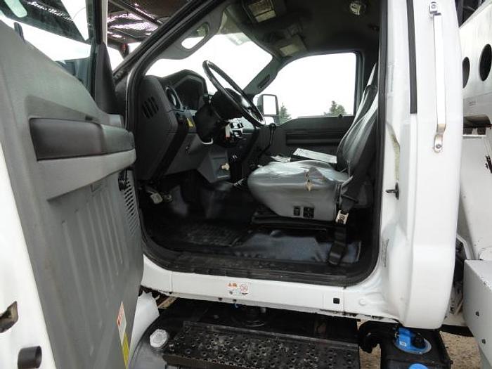 Used 2011 versalift V0270E