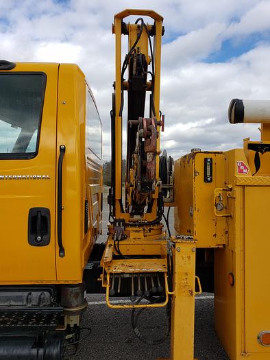Used 2007 International 4300 w/ MTI 5200 35' Crane