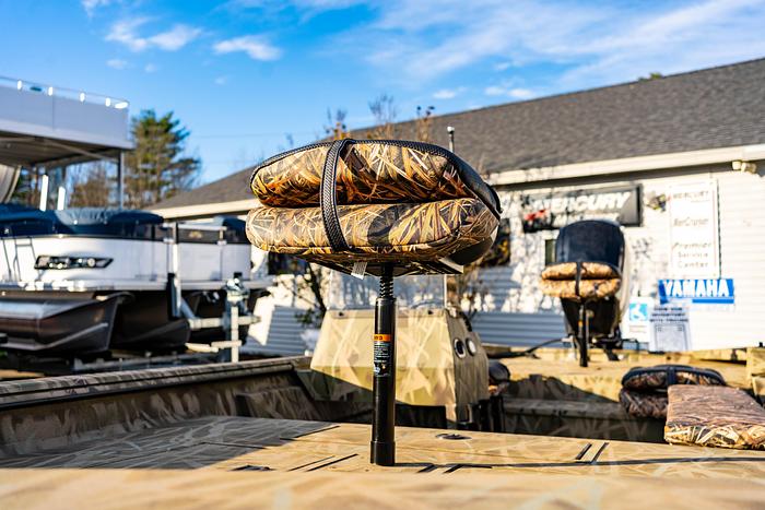 2025 Crestliner 1870 Retriever