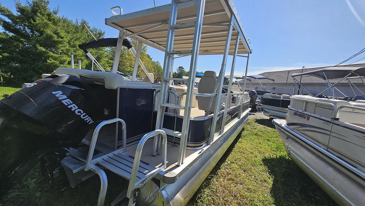 Used 2010 Avalon Tahoe 2425 Funship