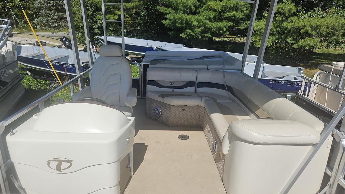 Used 2010 Avalon Tahoe 2425 Funship
