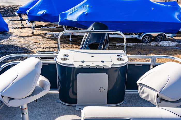 Avalon Venture 85-21' Rear Fish