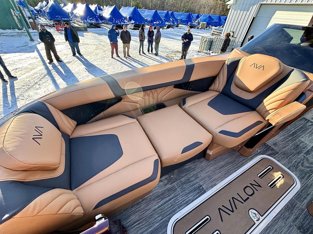 2026 Avalon 2585 Carbon Fiber Excalibur Tritoon