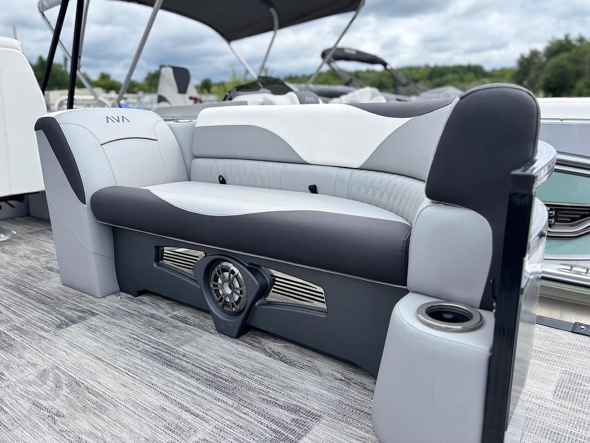 AV-26-35 2385 V85 QUAD LOUNGE TRITOON