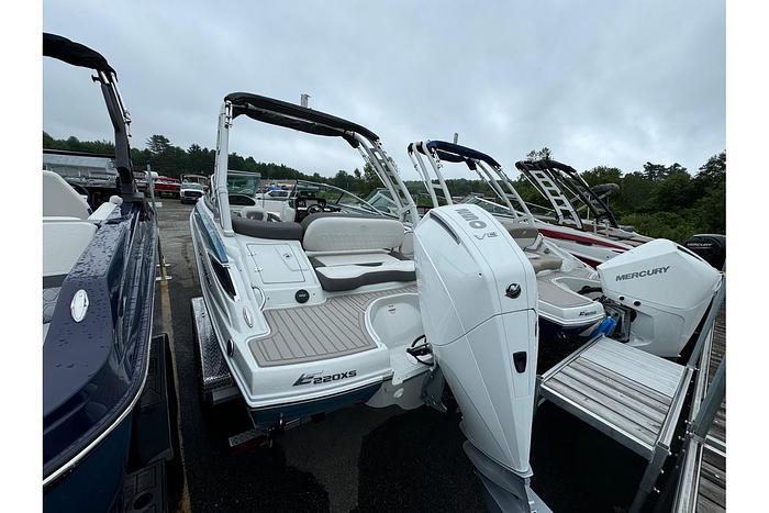 2025 CROWNLINE E220XS CR-25-01