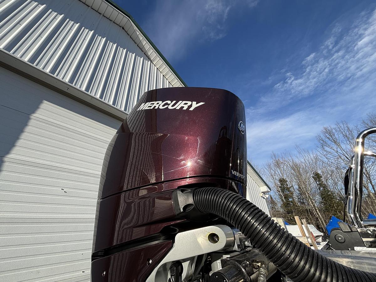 2026 Avalon 2585 Carbon Fiber Excalibur Tritoon