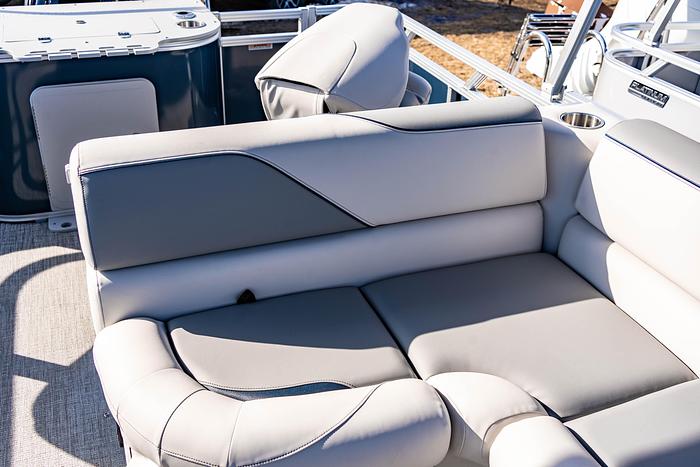 Avalon Venture 85-21' Rear Fish