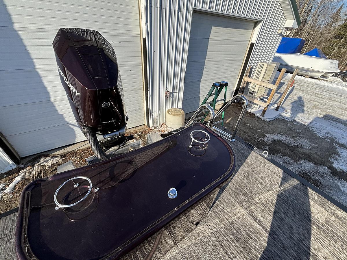 2026 Avalon 2585 Carbon Fiber Excalibur Tritoon