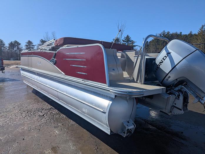 Used 2015 Avalon 2527 Catalina Entertainer