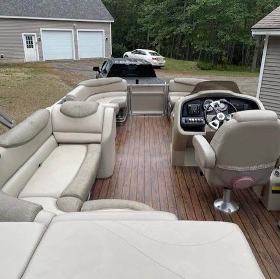 Used 2019 Avalon 2585 Catalina CR Tritoon