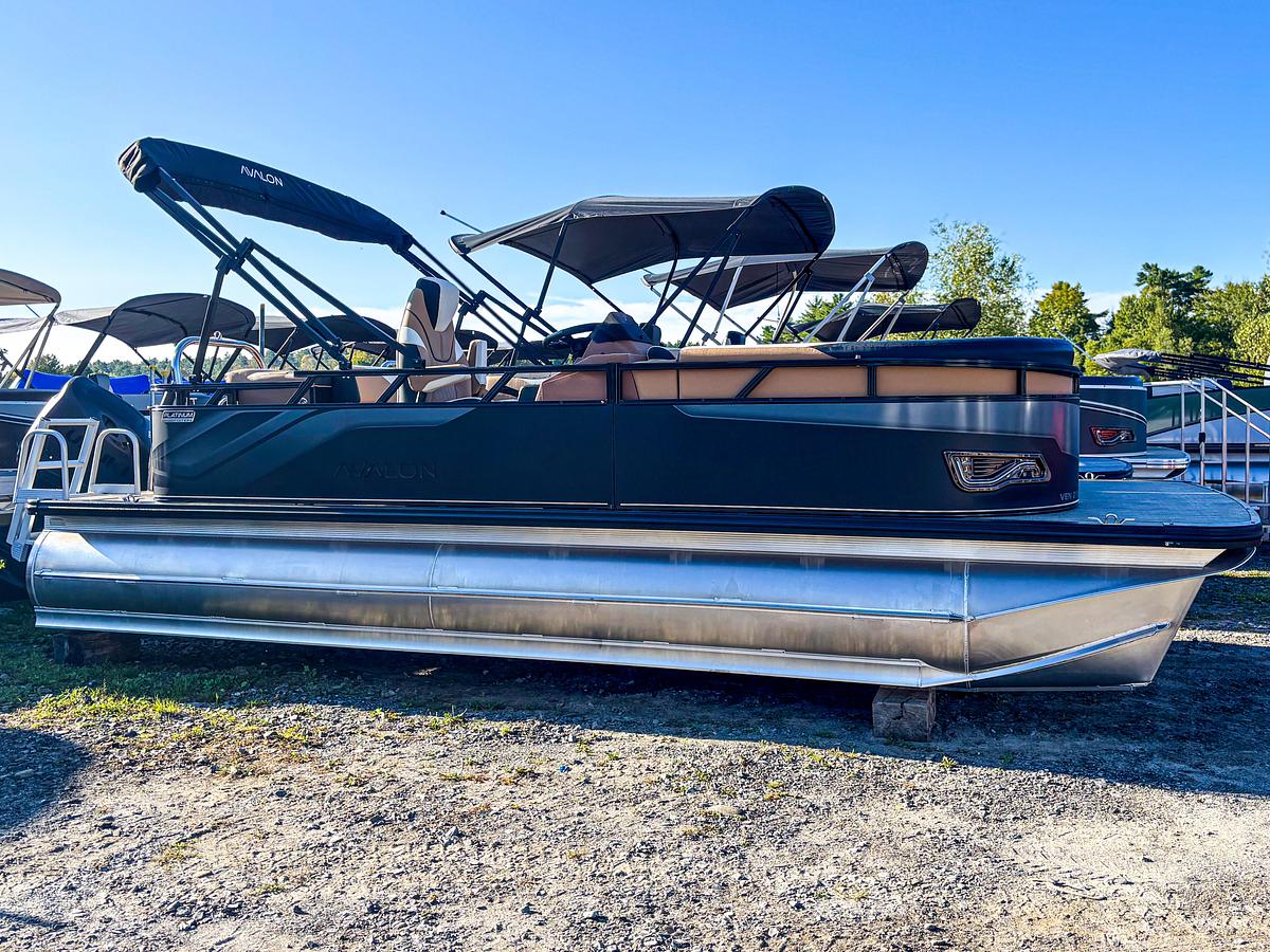 2026 Avalon 2185 VENTURE CR TRITOON