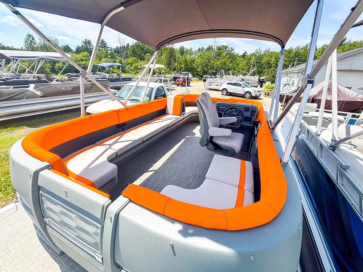 2025 Avalon Aura 19' Quad Lounge