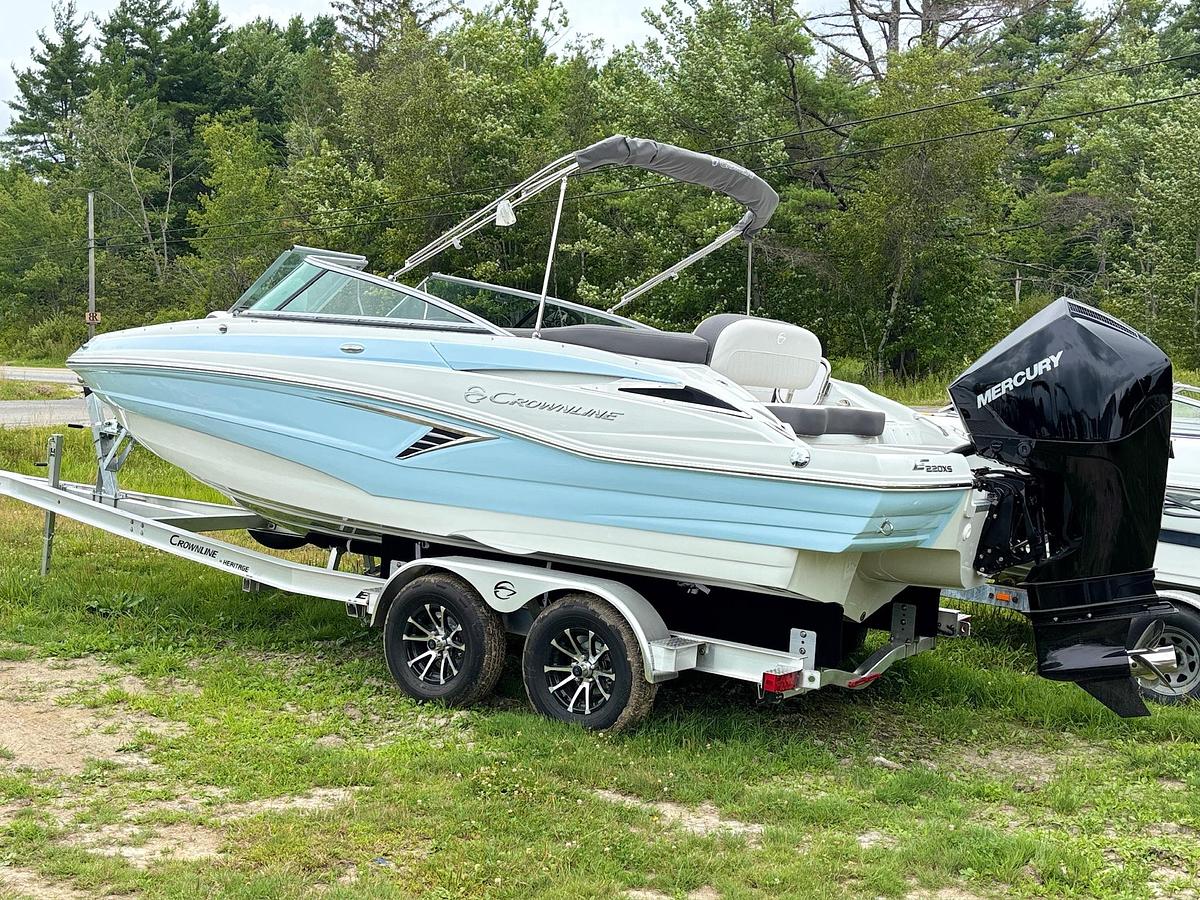 2027 Crownline E220XS