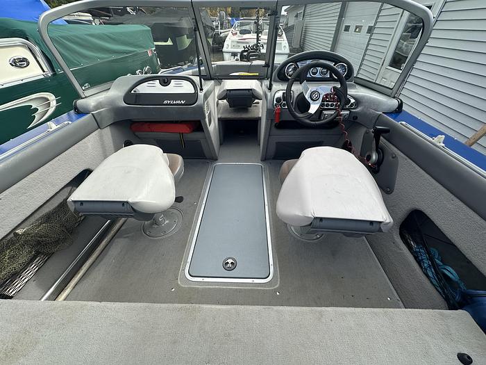 Used 2010 Sylvan Expedition 1700