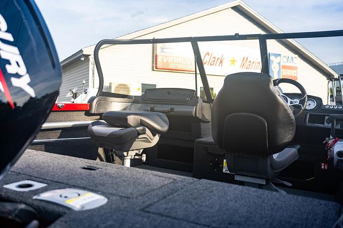 2025 CRESTLINER 1650 HAWK WT JUMPSEAT CL-25-01