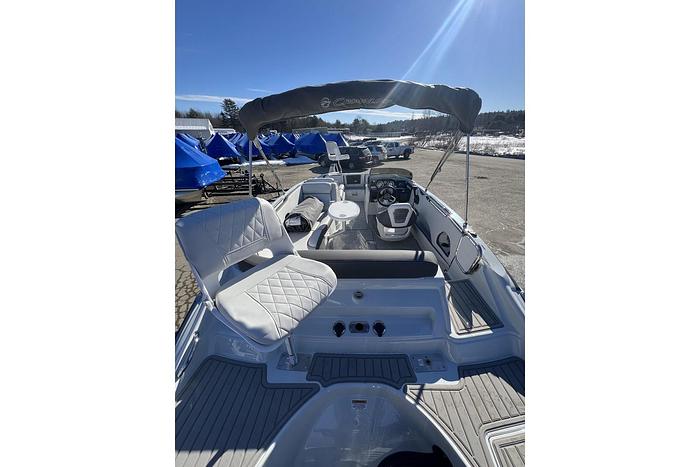 2024 CROWNLINE E210 XS CR-24-01