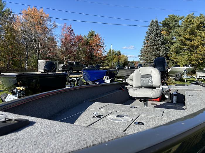 Used 2019 Tracker Guide V-16T LKR DLX