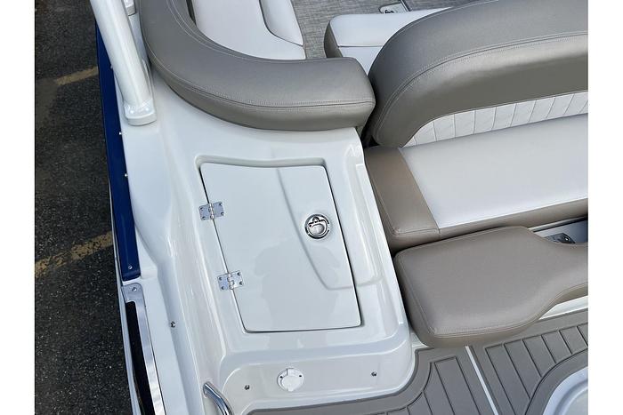 2024 CROWNLINE E220 XS CR-24-02