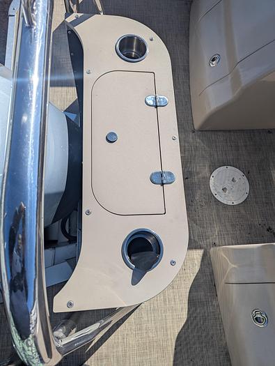 Used 2015 Avalon 2527 Catalina Entertainer