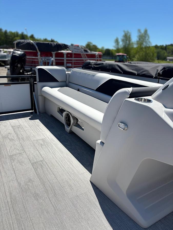 2026 Avalon 2180 VENTURE CRB