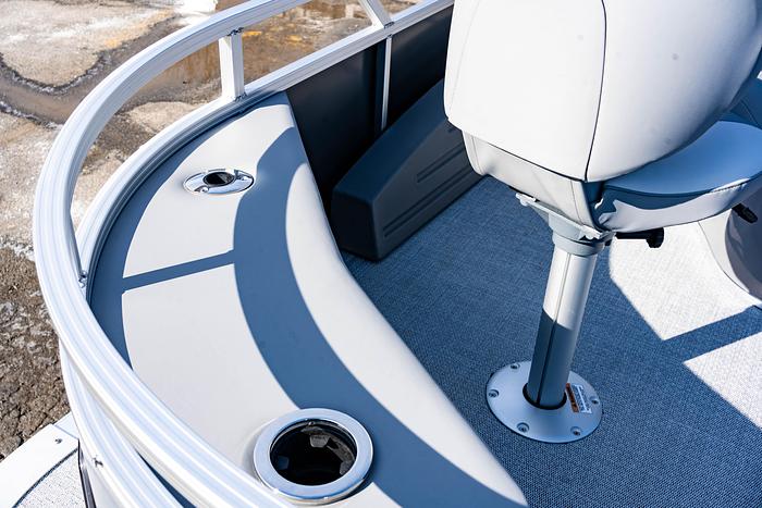 Avalon Venture 85 - 23' Center Console Fish