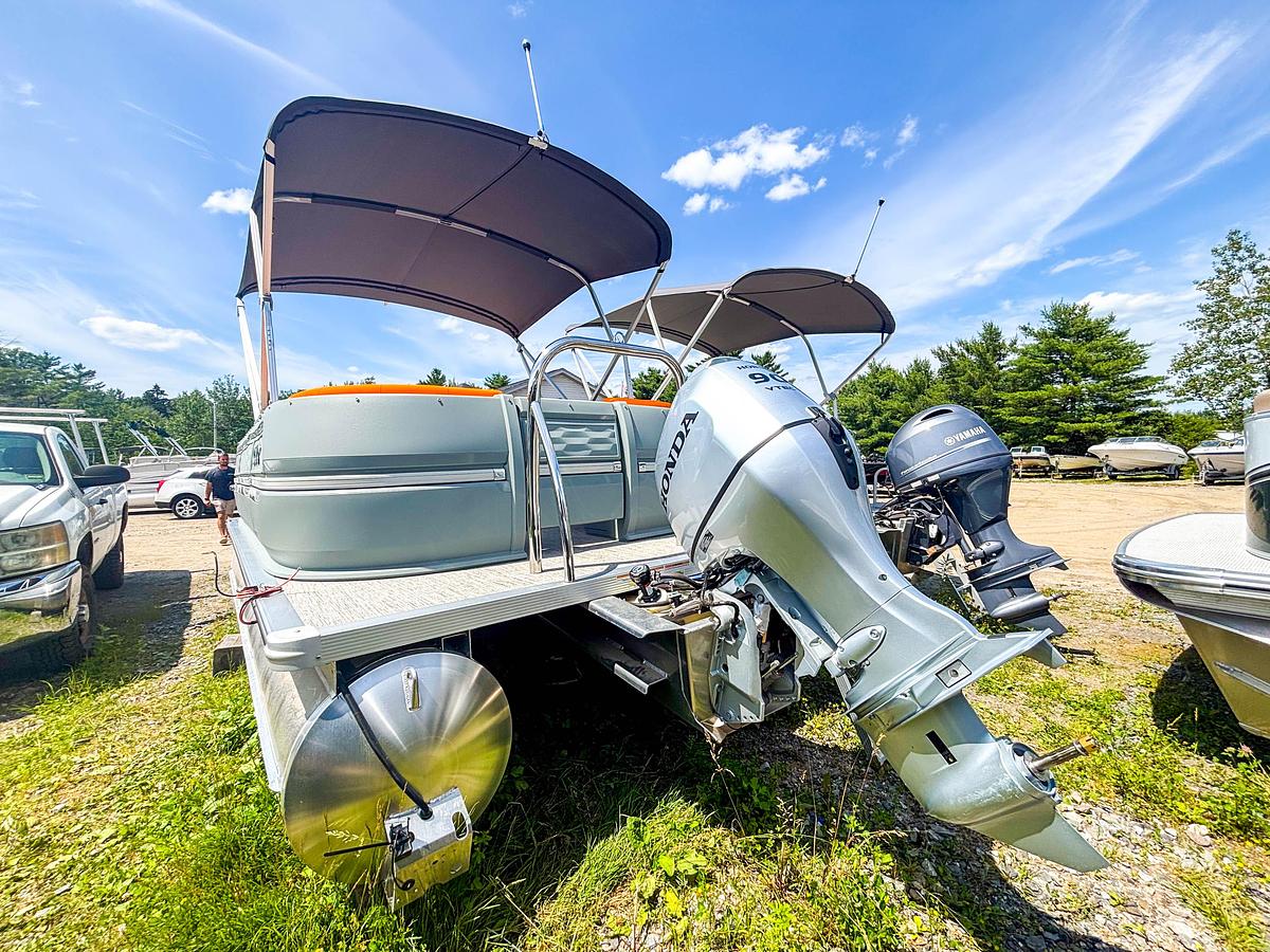 2025 Avalon Aura 19' Quad Lounge