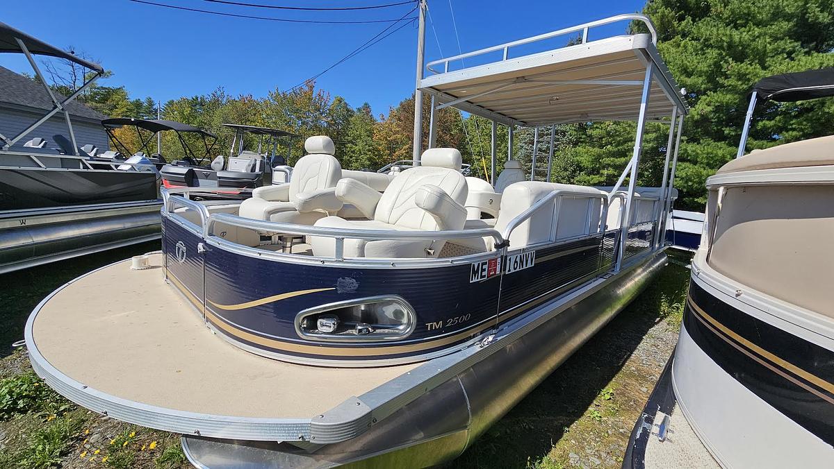 Used 2010 Avalon Tahoe 2425 Funship