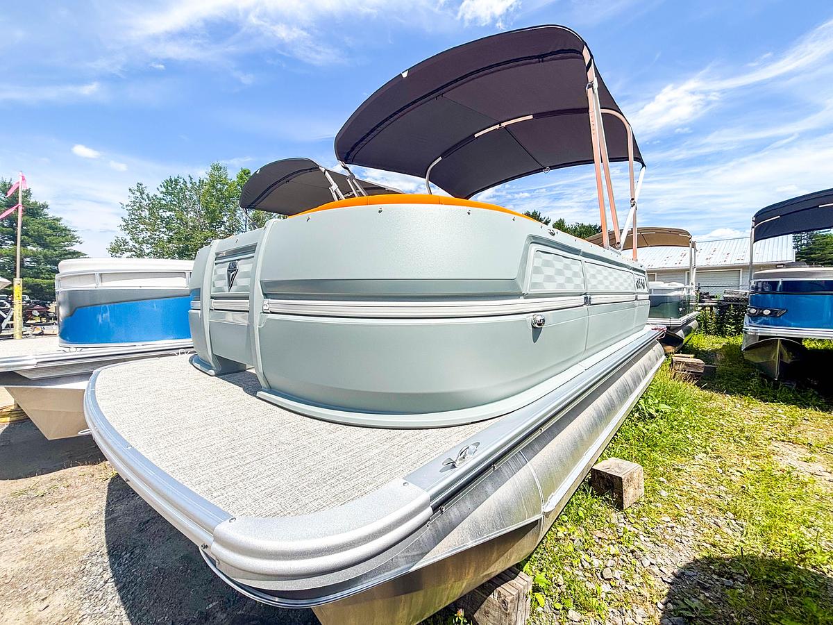 2025 Avalon Aura 19' Quad Lounge