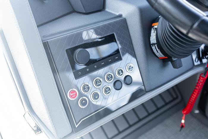 2025 AVALON 2385 CATALINA REAR J LOUNGE