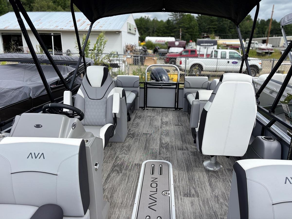 AV-26-35 2385 V85 QUAD LOUNGE TRITOON