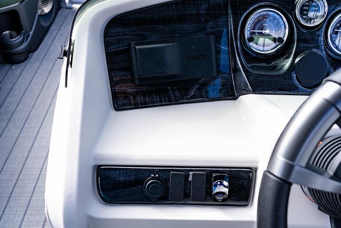 2025 Avalon 2385 Quad Lounger Shift