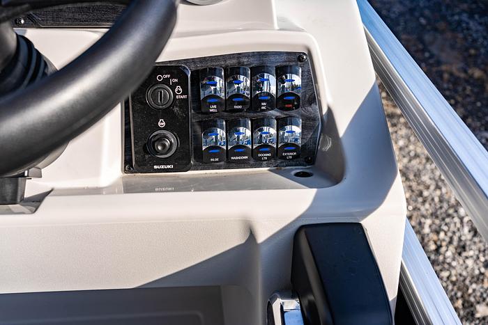 Avalon Venture 85-21' Rear Fish