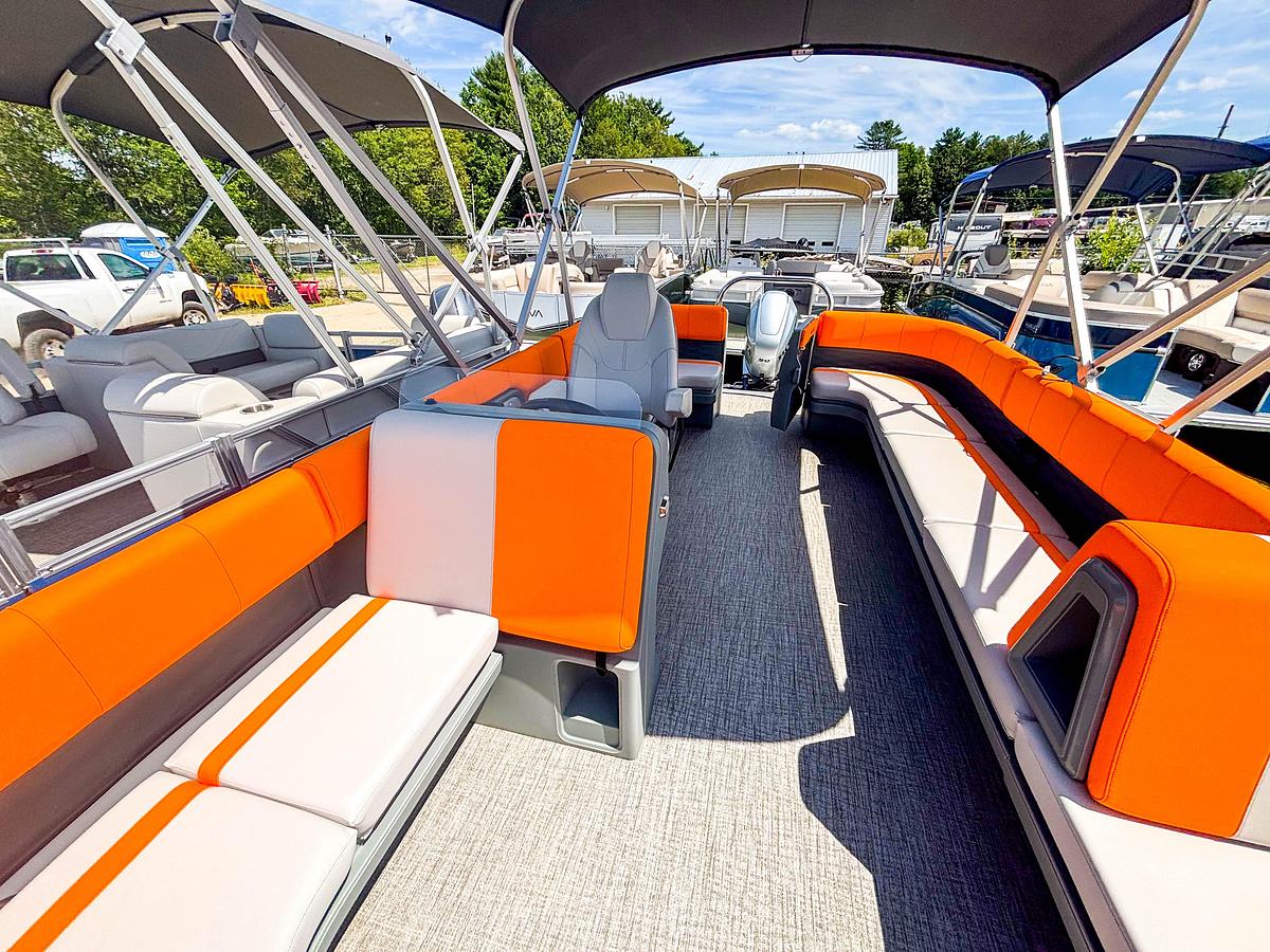 2025 Avalon Aura 19' Quad Lounge