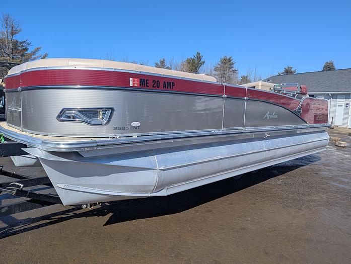 Used 2015 Avalon 2527 Catalina Entertainer