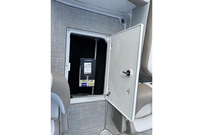 2024 CROWNLINE E220 XS CR-24-02