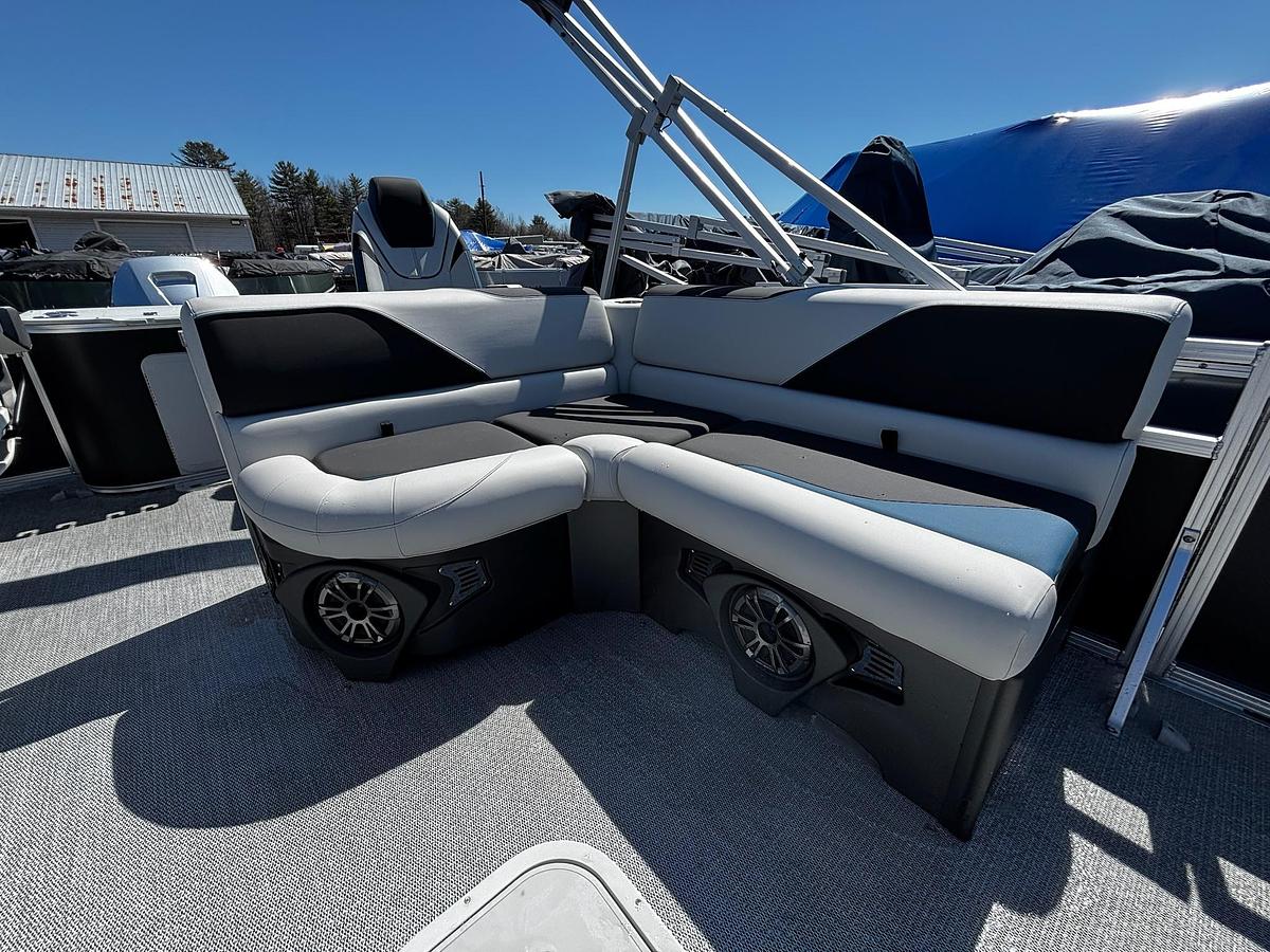 2026 Avalon 2185 VEN RF TRI