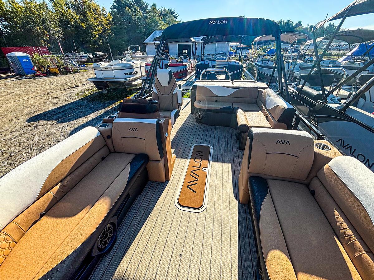 2026 Avalon 2185 VENTURE CR TRITOON