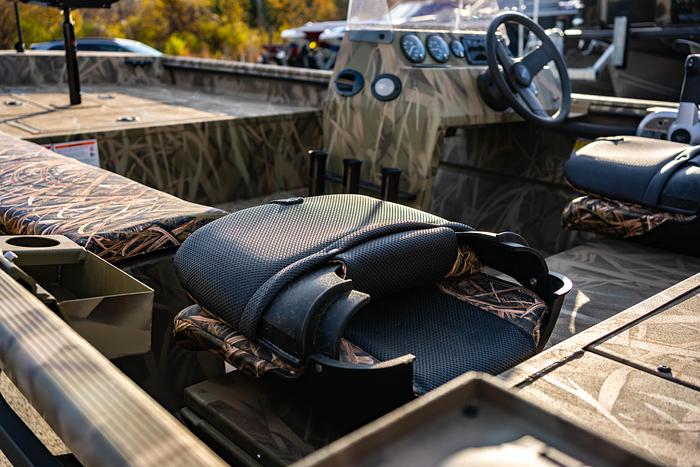 2025 Crestliner 1870 Retriever