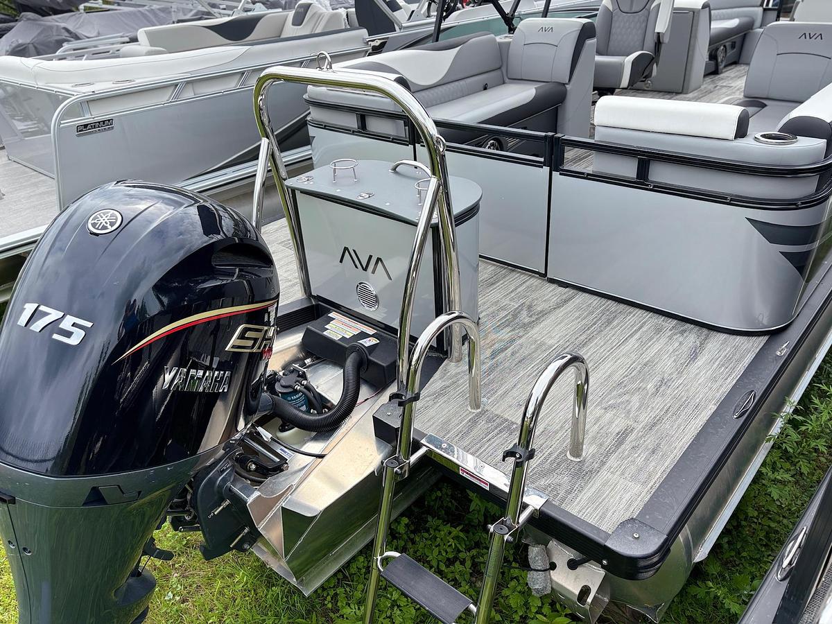 AV-26-35 2385 V85 QUAD LOUNGE TRITOON