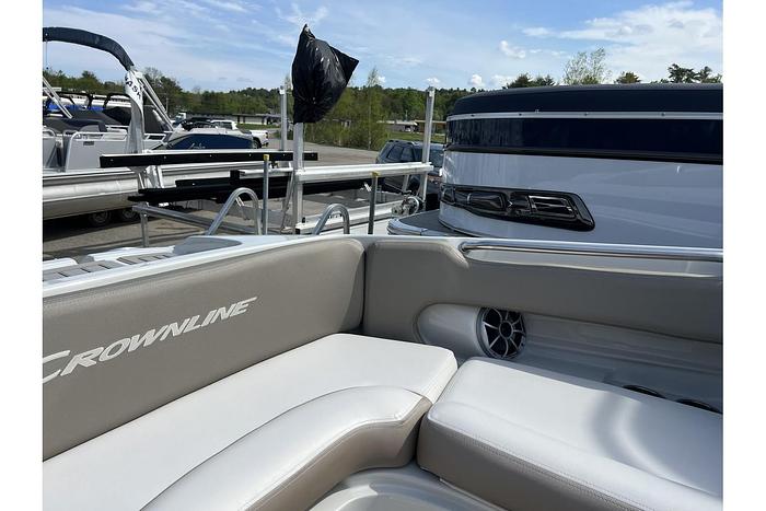 2024 CROWNLINE E220 XS CR-24-02