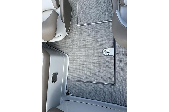 2024 CROWNLINE E220 XS CR-24-02