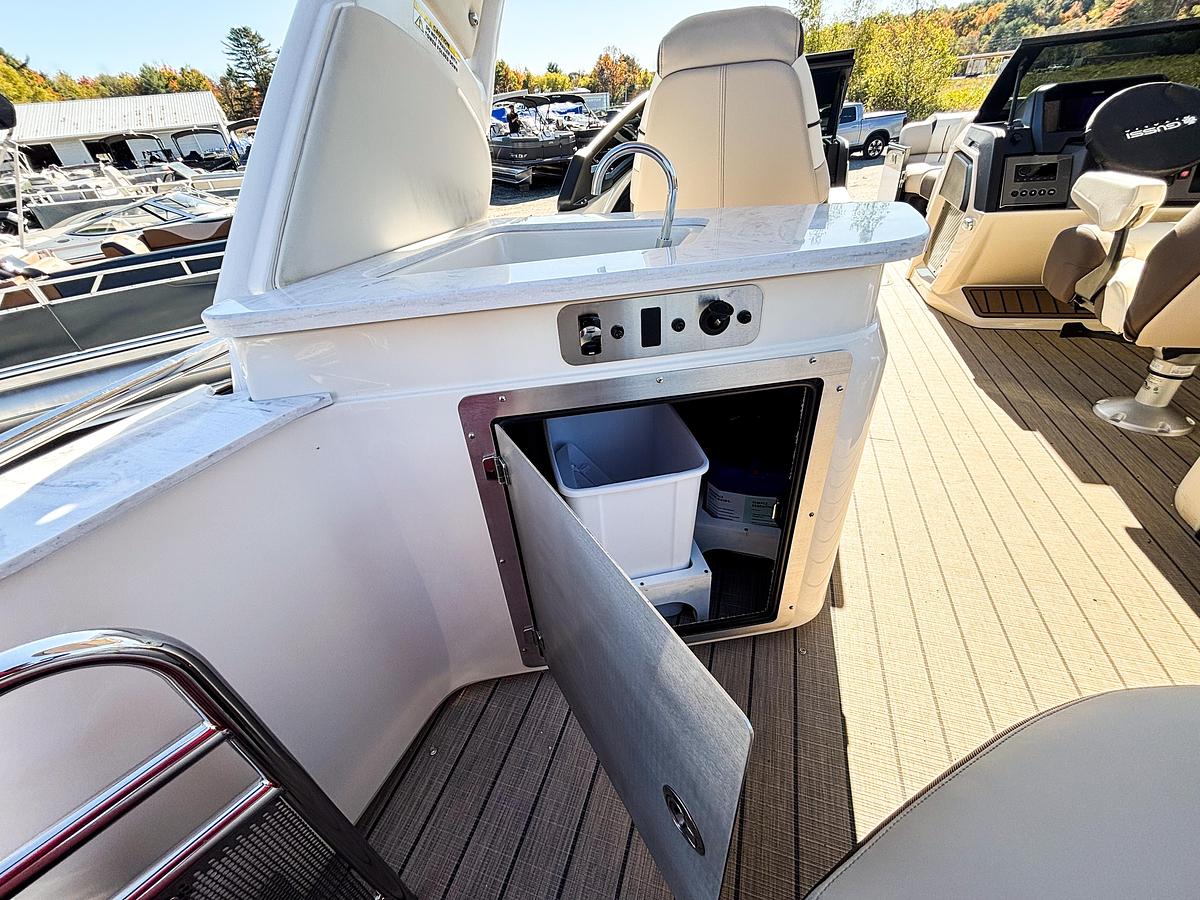 2026 Avalon 2585 Excalibur LTD ELITE WINDSHIELD HONDA BF250