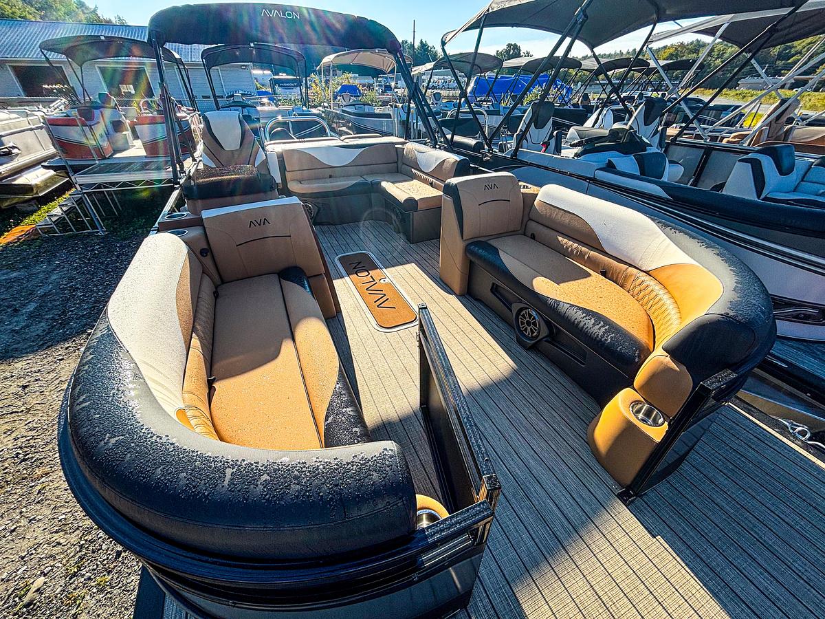 2026 Avalon 2185 VENTURE CR TRITOON