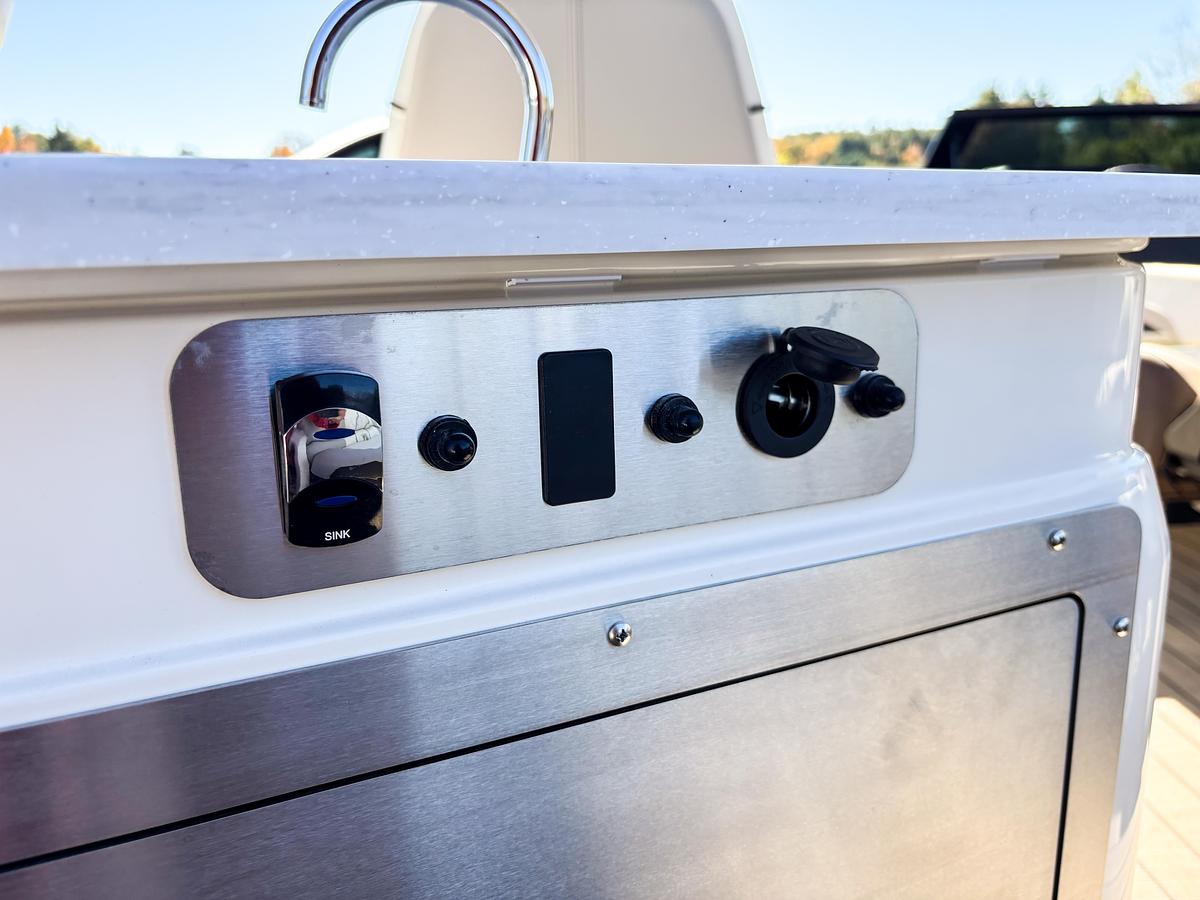 2026 Avalon 2585 Excalibur LTD ELITE WINDSHIELD HONDA BF250