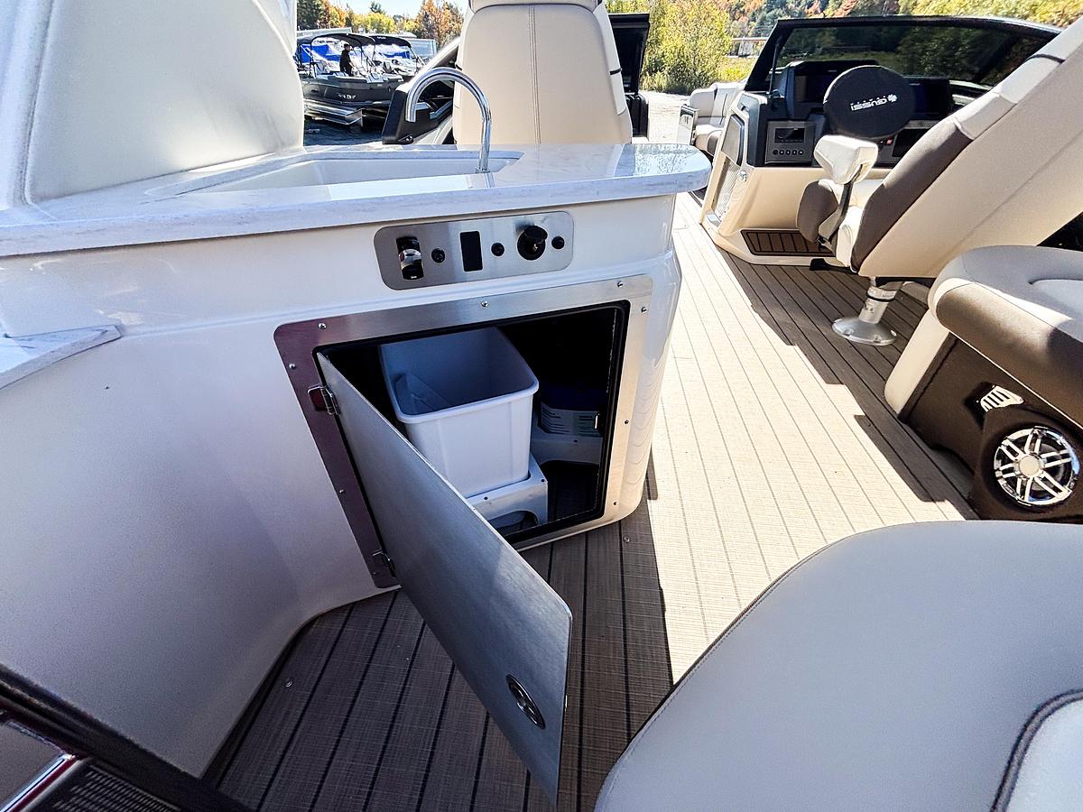 2026 Avalon 2585 Excalibur LTD ELITE WINDSHIELD HONDA BF250